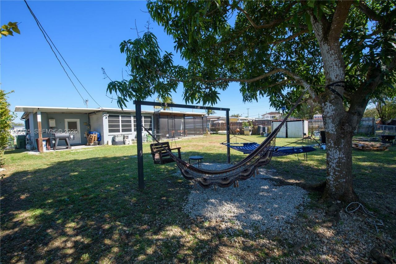 1560 NE 11th St , Homestead, FL 33033 Photo