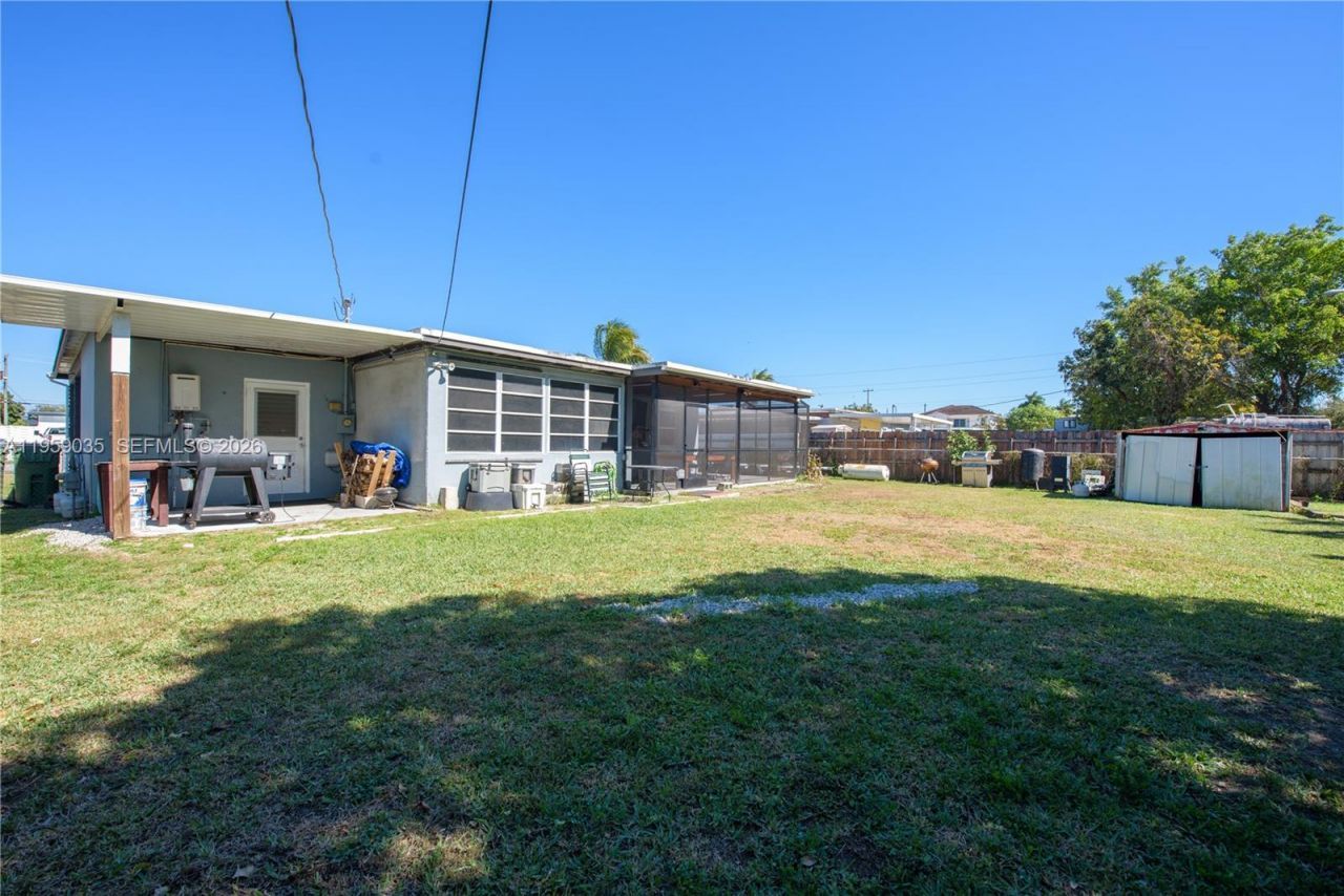 1560 NE 11th St , Homestead, FL 33033 Photo