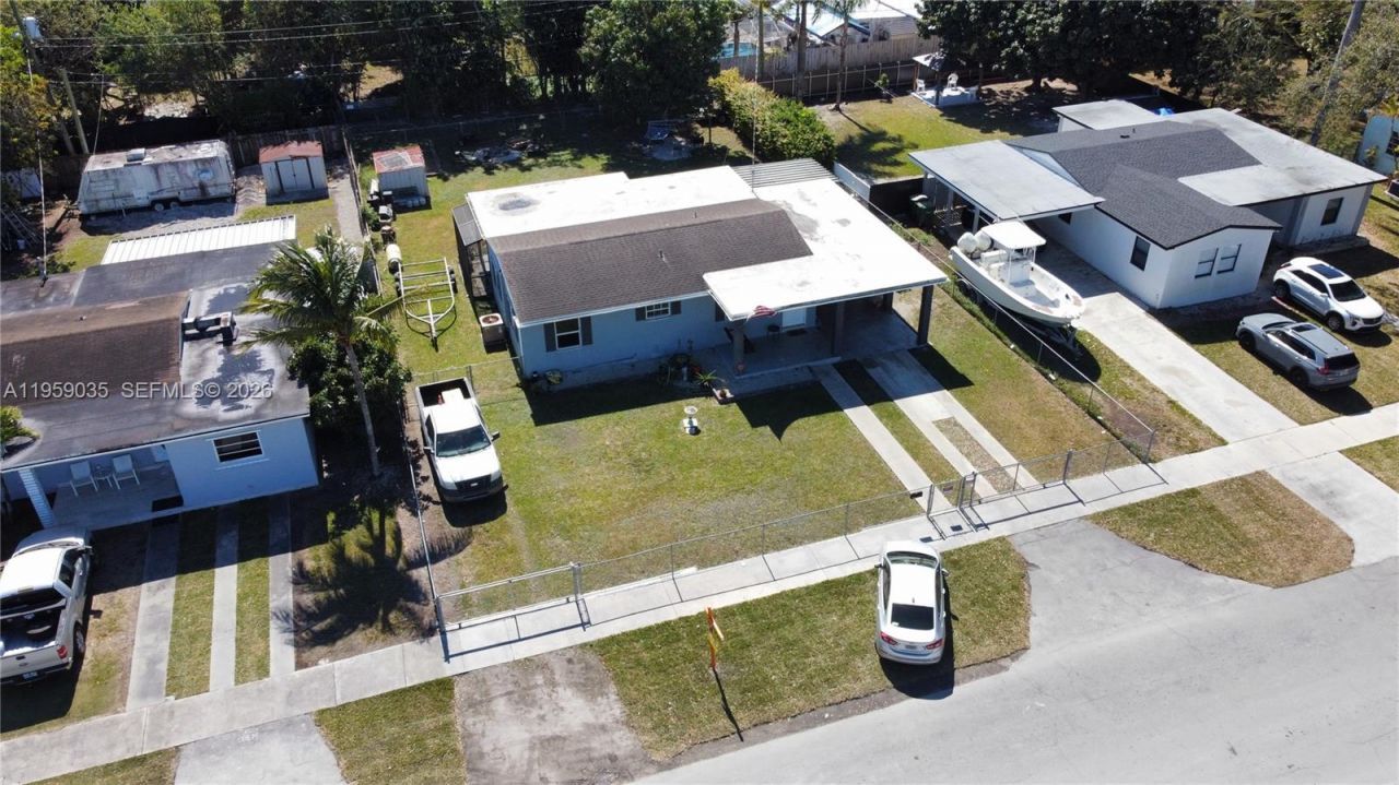1560 NE 11th St , Homestead, FL 33033 Photo