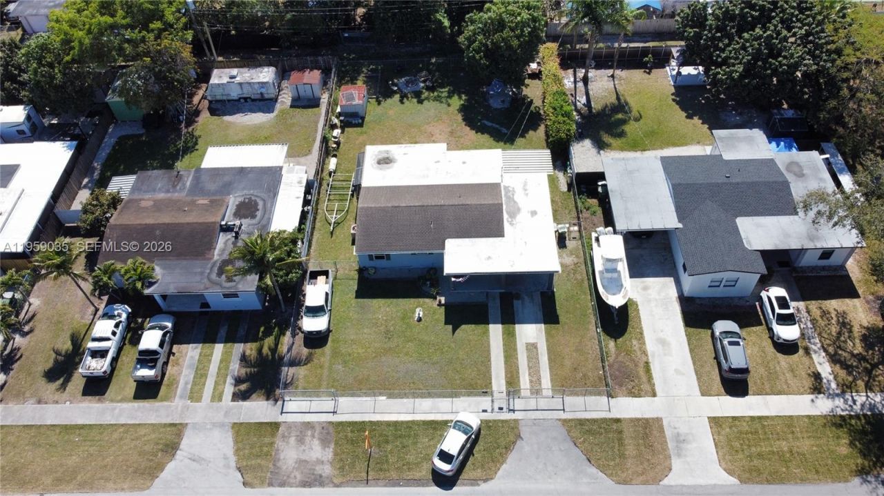 1560 NE 11th St , Homestead, FL 33033 Photo