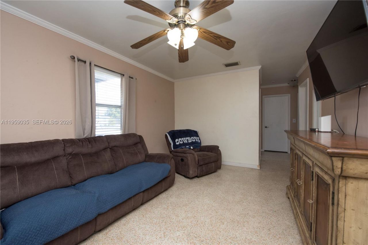 1560 NE 11th St , Homestead, FL 33033 Photo