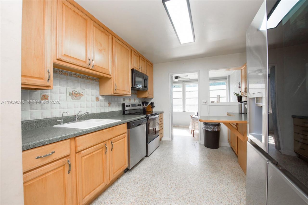 1560 NE 11th St , Homestead, FL 33033 Photo