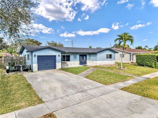 9501 NW 8th St, Pembroke Pines, FL 33024