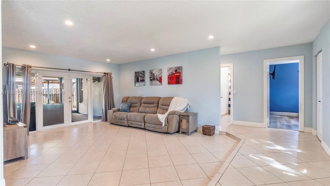 9501 NW 8th St, Pembroke Pines, FL 33024 Photo