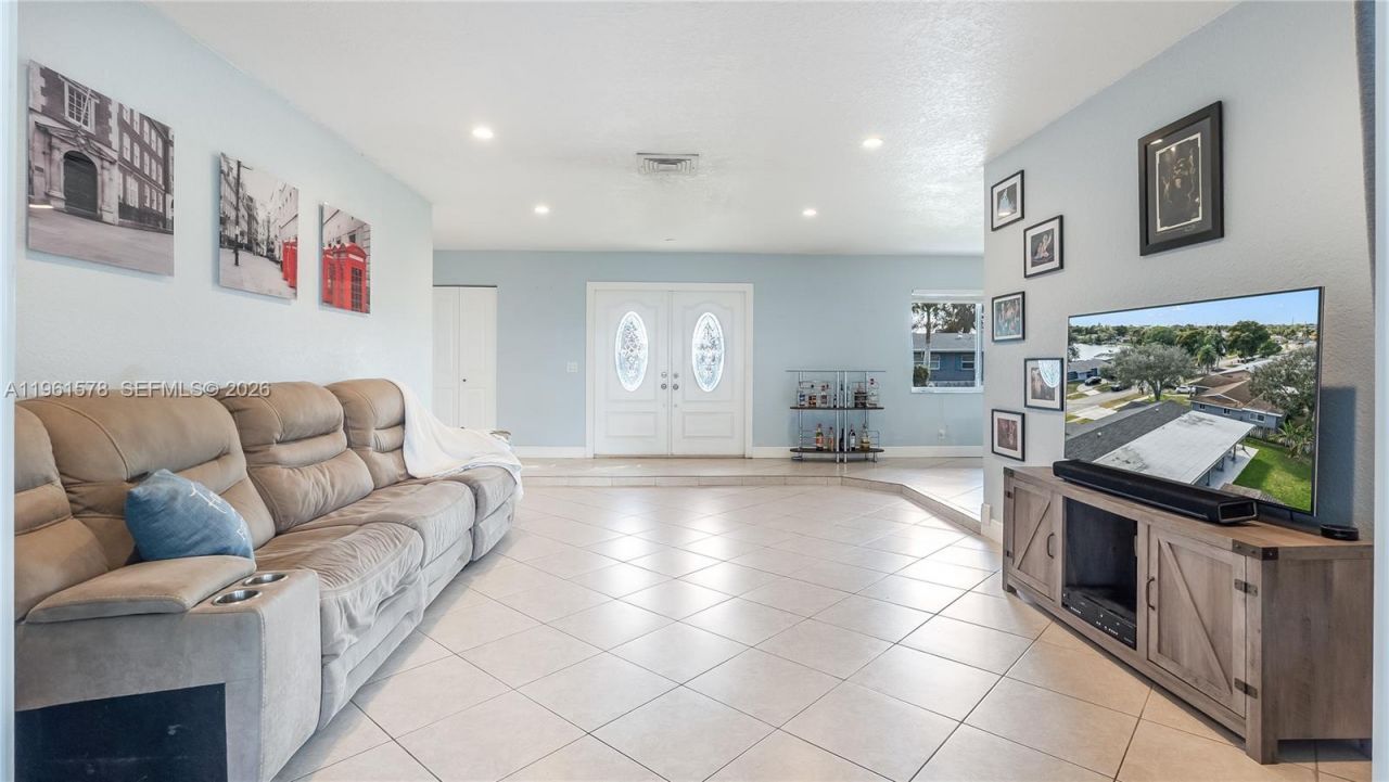 9501 NW 8th St, Pembroke Pines, FL 33024 Photo