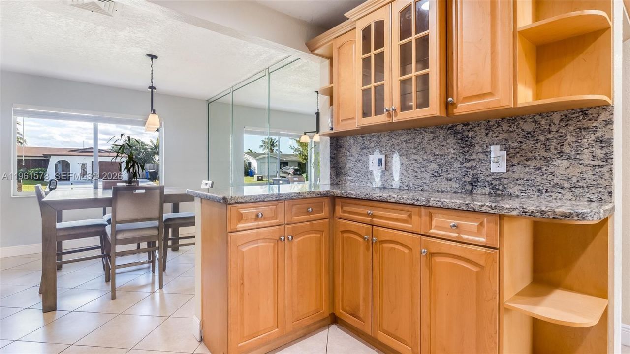 9501 NW 8th St, Pembroke Pines, FL 33024 Photo