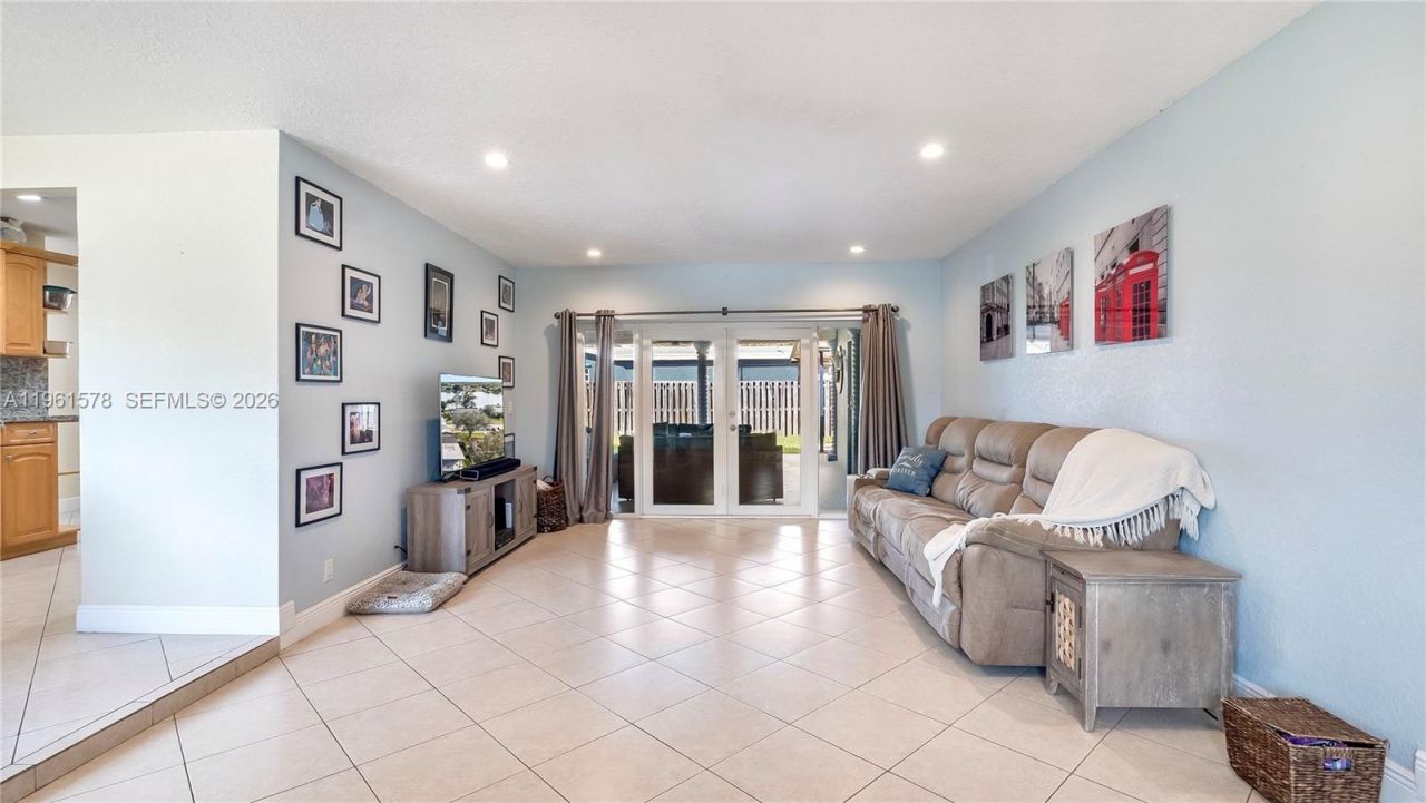 9501 NW 8th St, Pembroke Pines, FL 33024 Photo