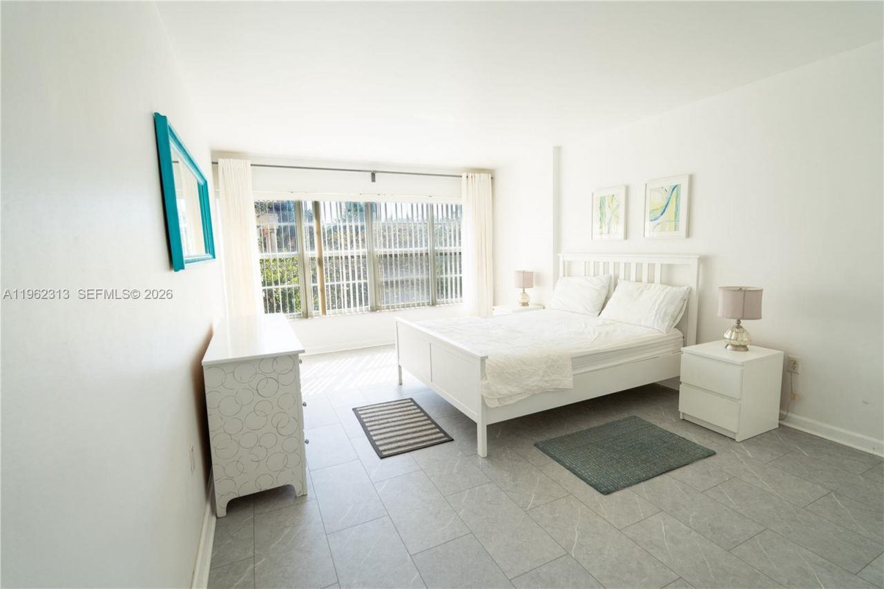 1021 Hillsboro Mile, Unit 204, Hillsboro Beach, FL 33062 Photo