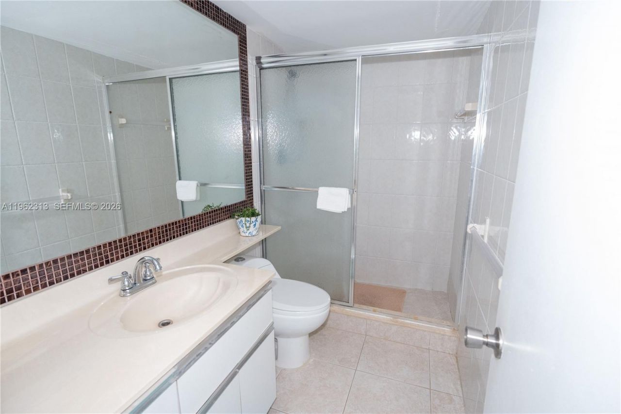 1021 Hillsboro Mile, Unit 204, Hillsboro Beach, FL 33062 Photo