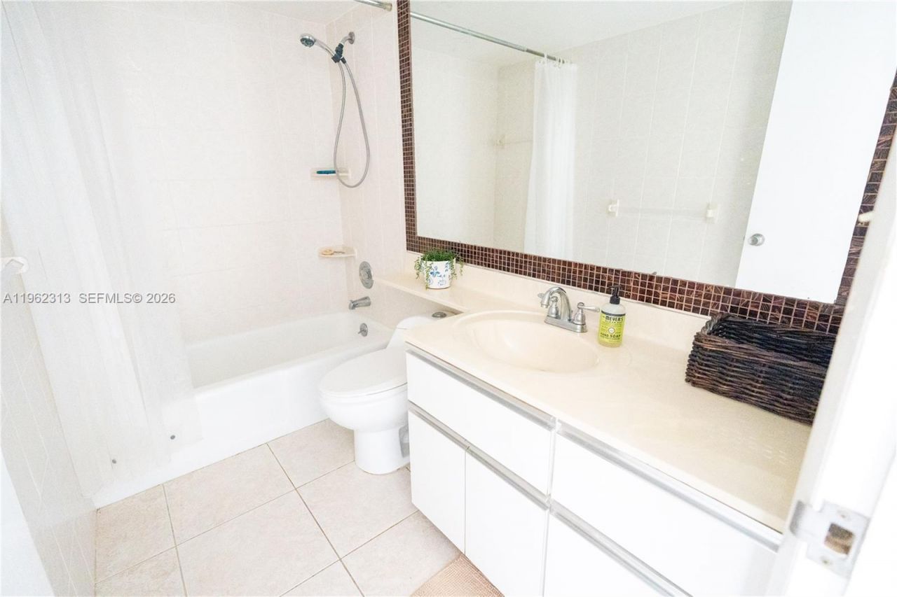1021 Hillsboro Mile, Unit 204, Hillsboro Beach, FL 33062 Photo