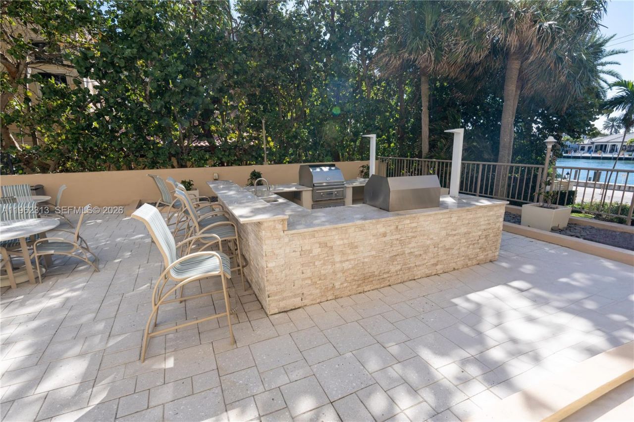 1021 Hillsboro Mile, Unit 204, Hillsboro Beach, FL 33062 Photo