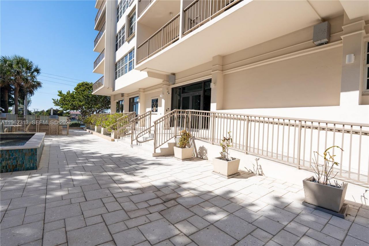 1021 Hillsboro Mile, Unit 204, Hillsboro Beach, FL 33062 Photo