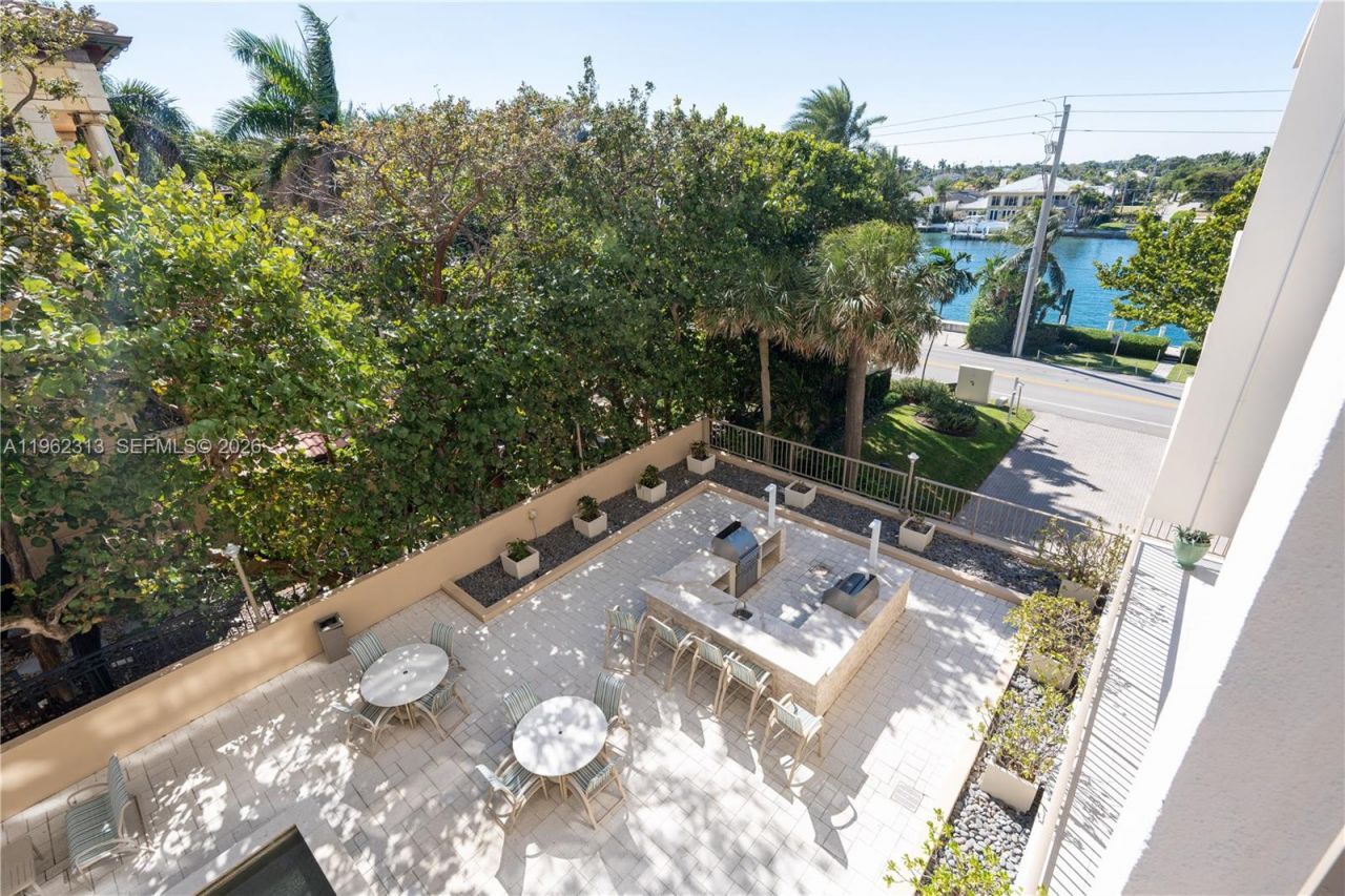 1021 Hillsboro Mile, Unit 204, Hillsboro Beach, FL 33062 Photo