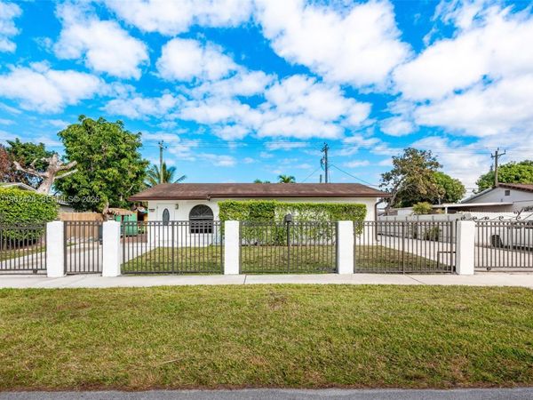 11941 SW 178th Ter, Miami, FL 33177