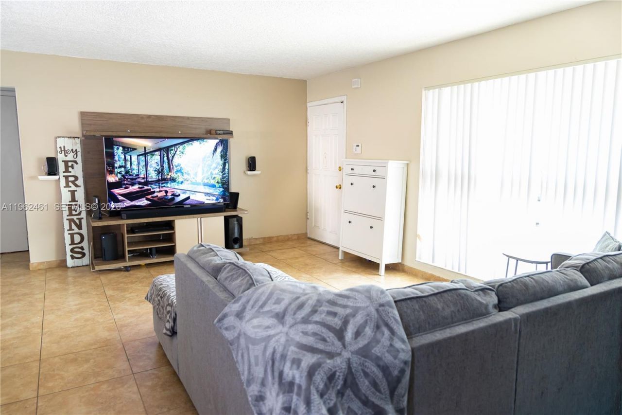 9161 NW 26th Pl, Sunrise, FL 33322 Photo