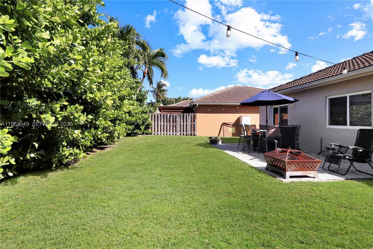 8931 SW 208th Ter, Cutler Bay, FL 33189 Photo