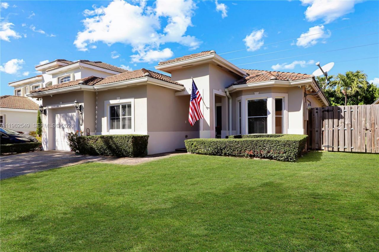 8931 SW 208th Ter, Cutler Bay, FL 33189 Photo