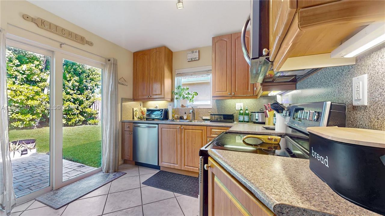 8931 SW 208th Ter, Cutler Bay, FL 33189 Photo