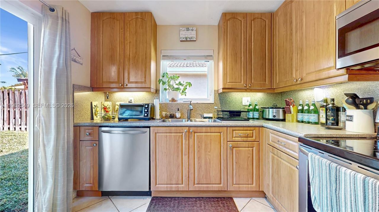 8931 SW 208th Ter, Cutler Bay, FL 33189 Photo