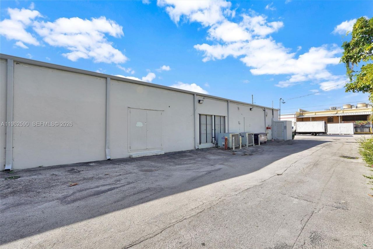 4797 SW 8th St, Miami, FL 33134 Photo