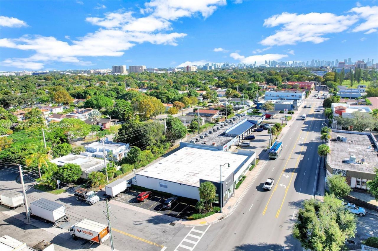 4797 SW 8th St, Miami, FL 33134 Photo