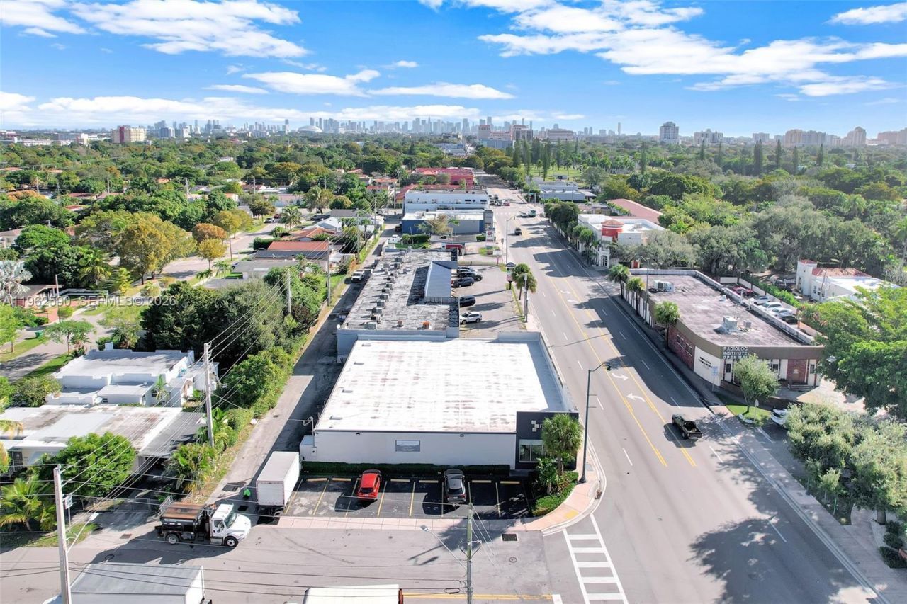 4797 SW 8th St, Miami, FL 33134 Photo