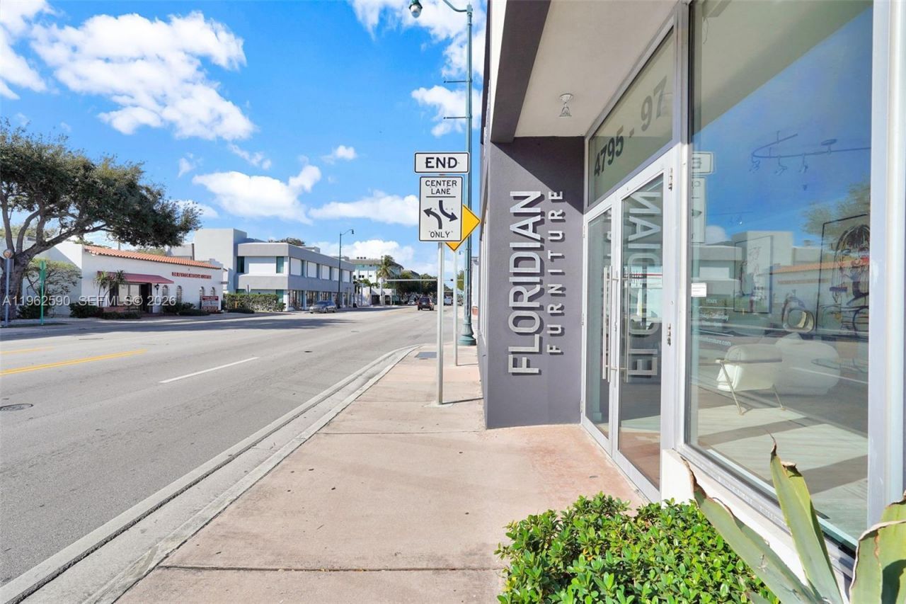 4797 SW 8th St, Miami, FL 33134 Photo