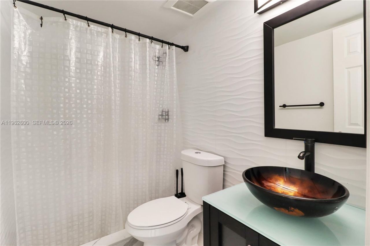 3601 SW 2nd St, Unit 3601, Miami, FL 33135 Photo