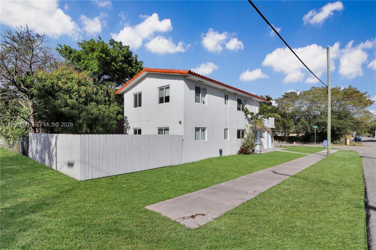 3601 SW 2nd St, Unit 3601, Miami, FL 33135 Photo