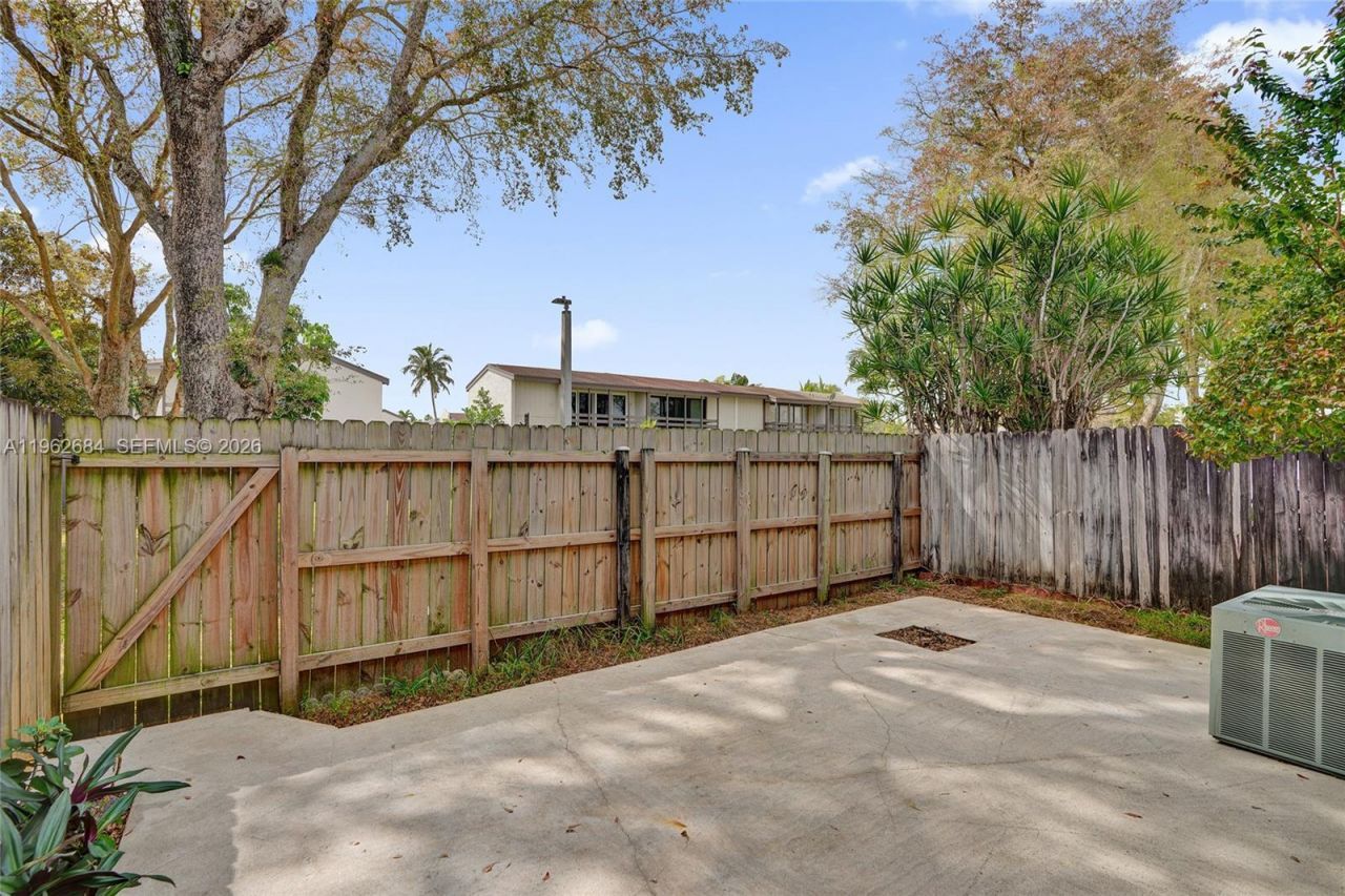 10960 SW 70th Ter, Miami, FL 33173 Photo