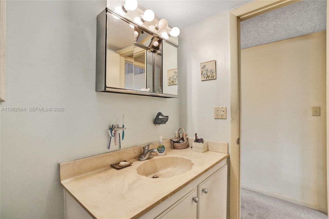 10960 SW 70th Ter, Miami, FL 33173 Photo