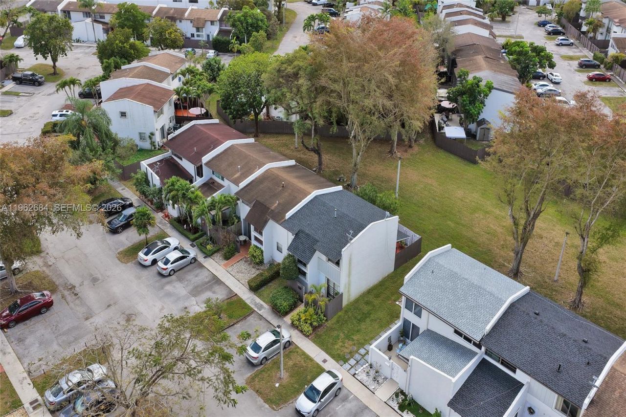 10960 SW 70th Ter, Miami, FL 33173 Photo