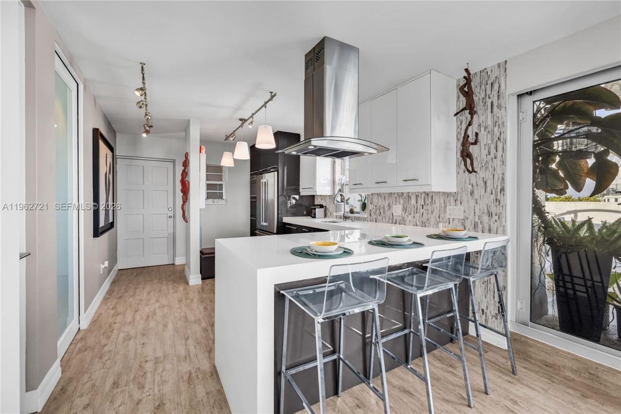 680 NE 64th St, Unit APH3, Miami, FL 33138 Photo