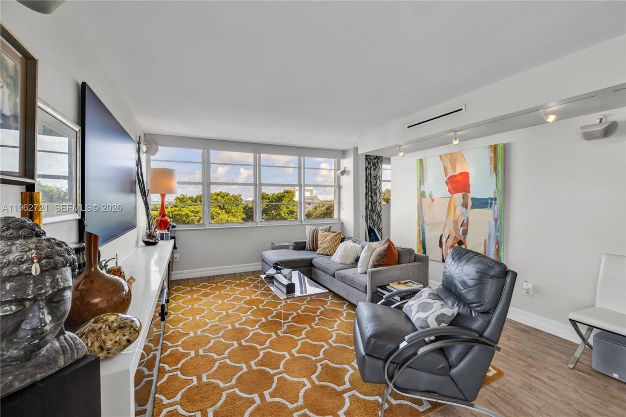 680 NE 64th St, Unit APH3, Miami, FL 33138 Photo