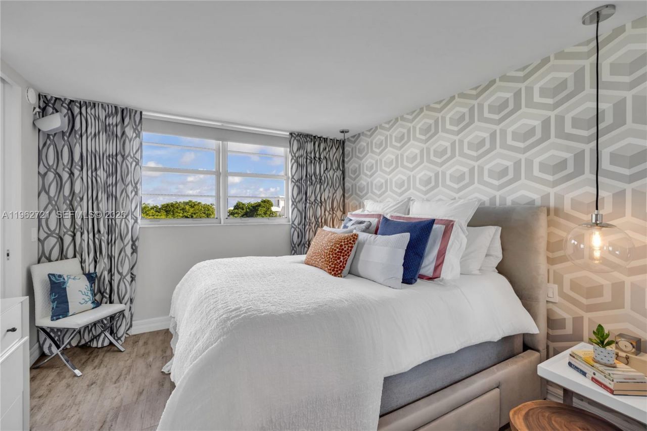 680 NE 64th St, Unit APH3, Miami, FL 33138 Photo