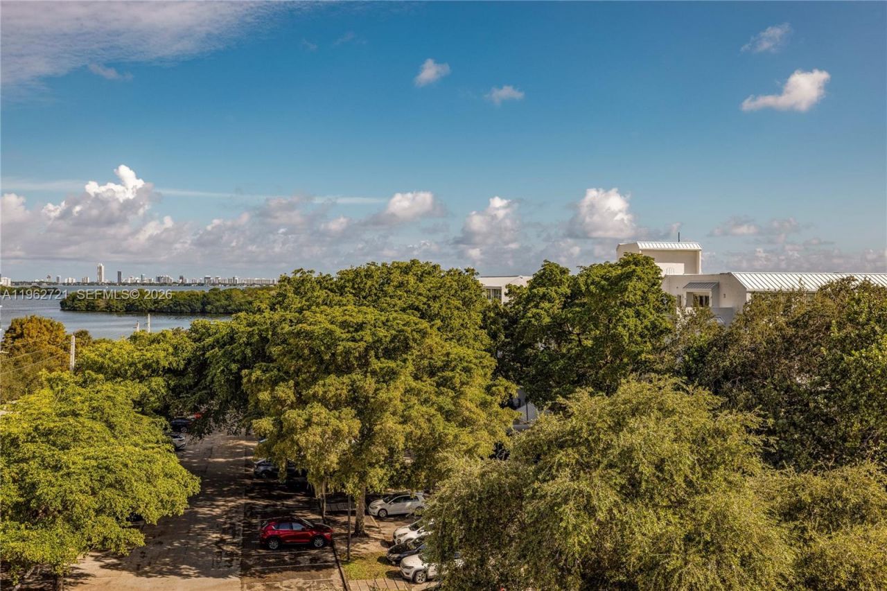 680 NE 64th St, Unit APH3, Miami, FL 33138 Photo