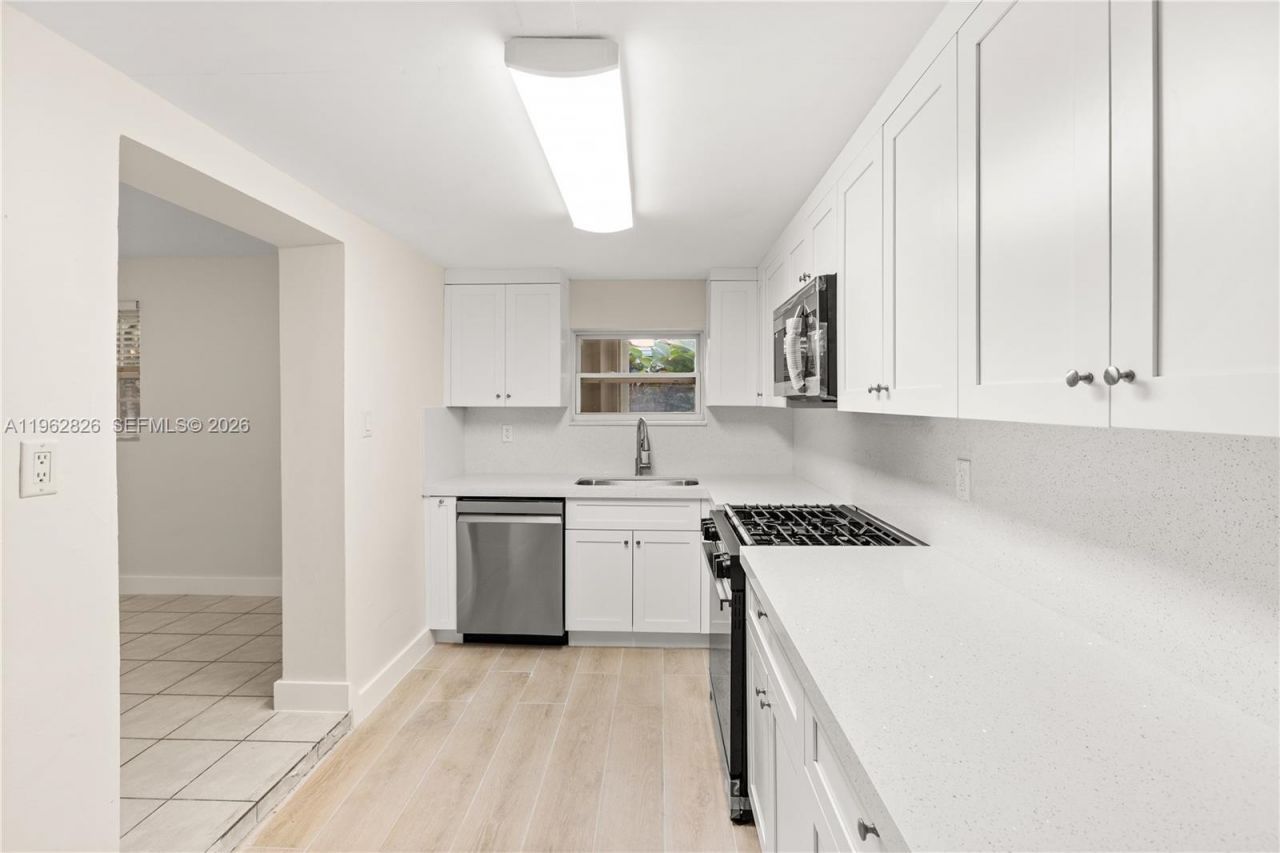 6365 SW 33rd St, Miami, FL 33155 Photo