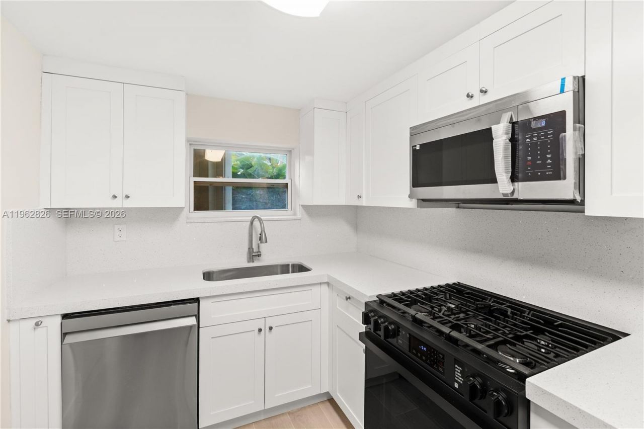 6365 SW 33rd St, Miami, FL 33155 Photo