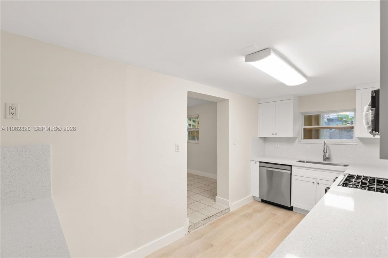 6365 SW 33rd St, Miami, FL 33155 Photo