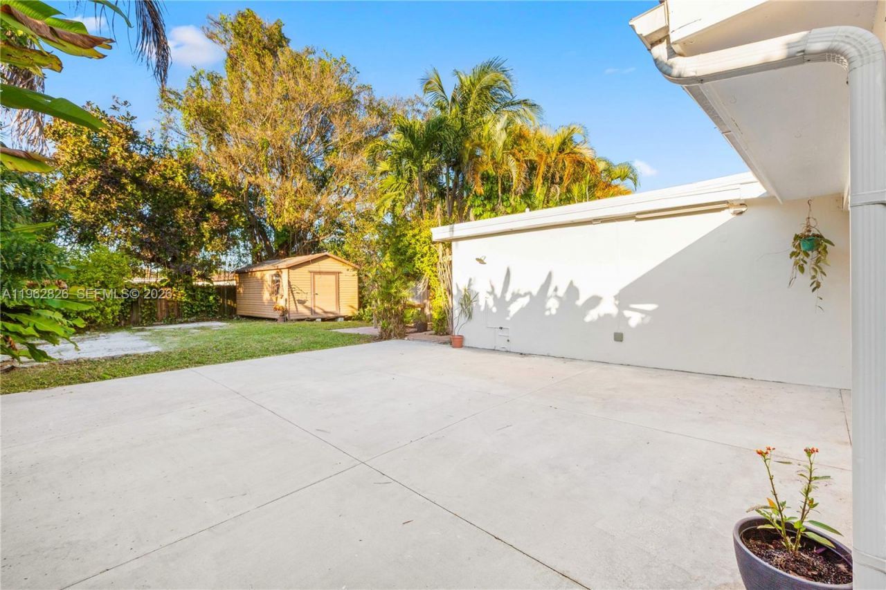 6365 SW 33rd St, Miami, FL 33155 Photo