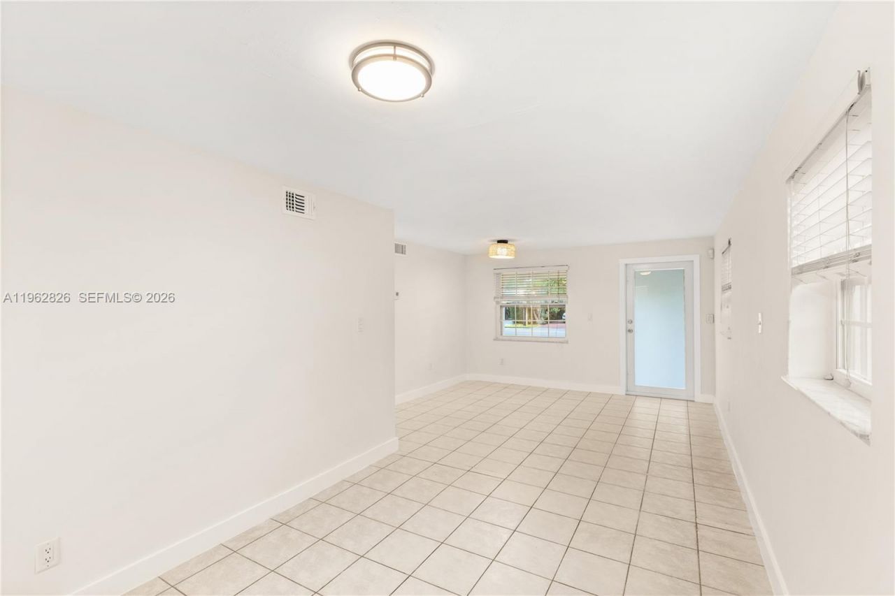 6365 SW 33rd St, Miami, FL 33155 Photo