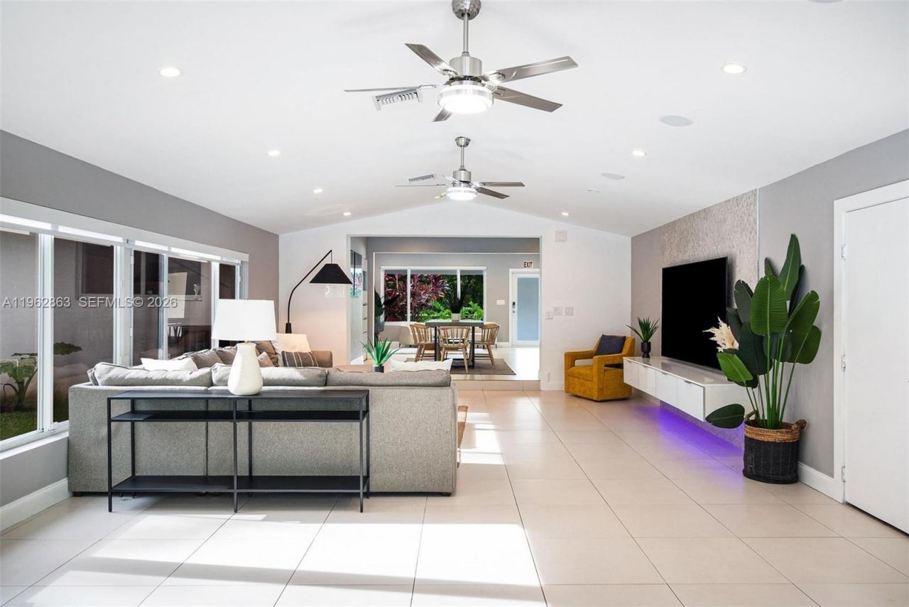 1019 NE 115th St , Unit 1019, Biscayne Park, FL 33161 Photo