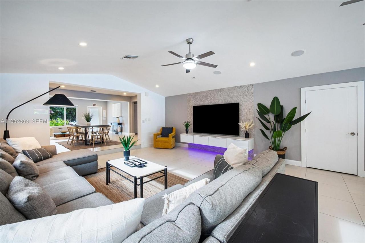 1019 NE 115th St , Unit 1019, Biscayne Park, FL 33161 Photo