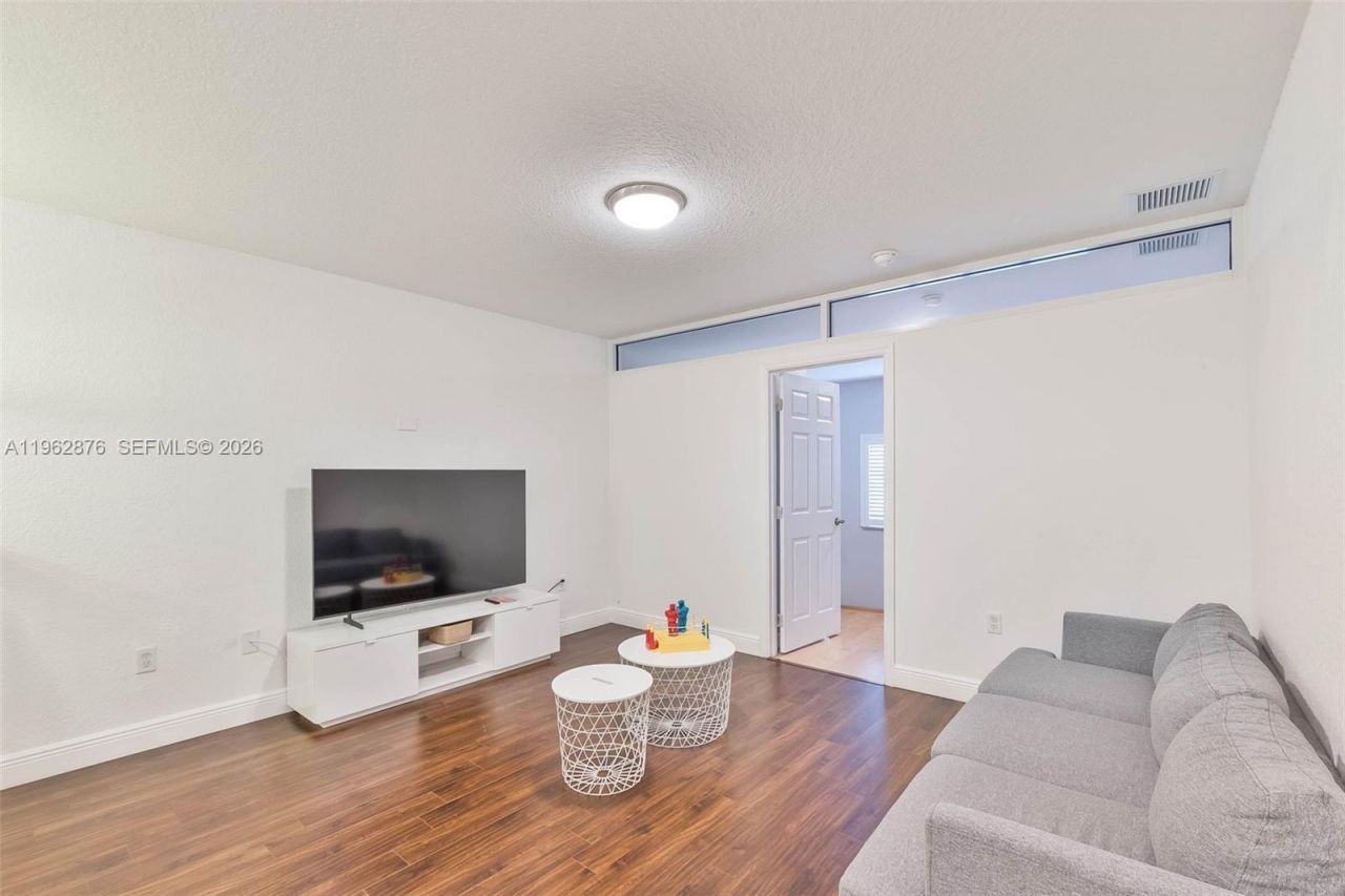 11227 NW 73rd Ter , Doral, FL 33178 Photo