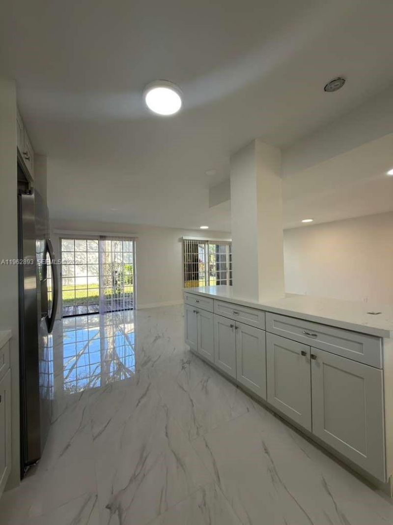 9719 N New River Canal Rd, Unit 308, Plantation, FL 33324 Photo