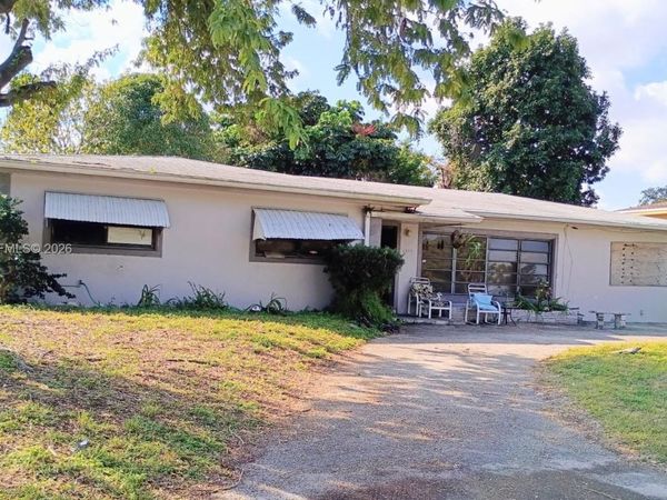 1040 NW 149th St, Miami, FL 33168