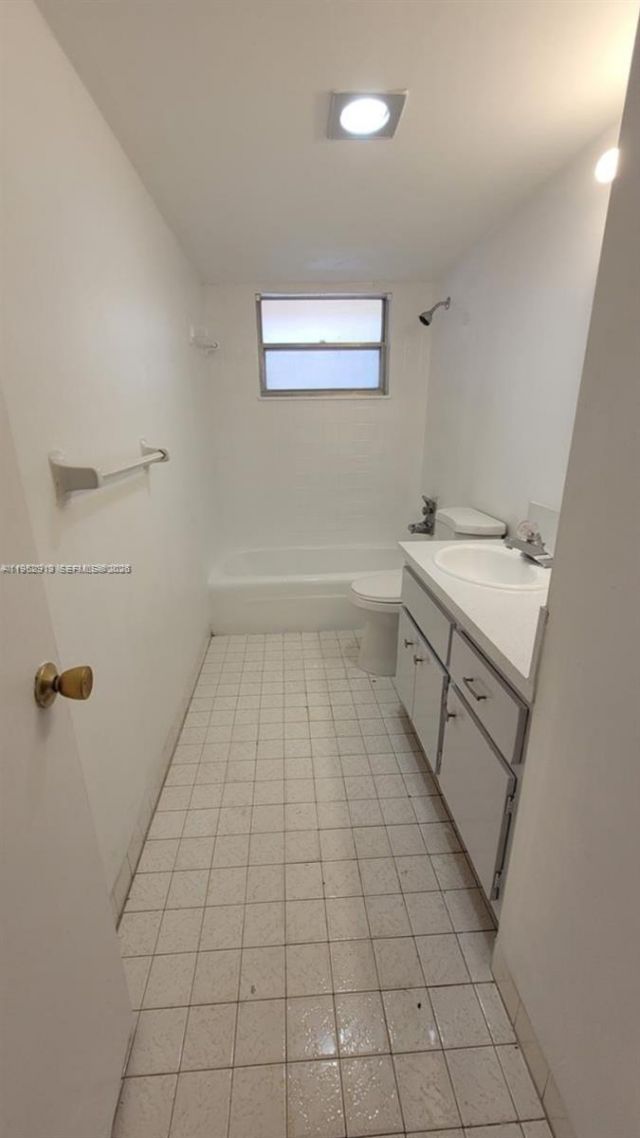 445 NE 195th St, Unit 127, Miami, FL 33179 Photo