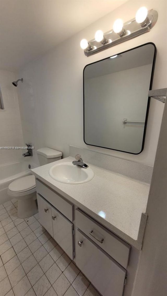 445 NE 195th St, Unit 127, Miami, FL 33179 Photo