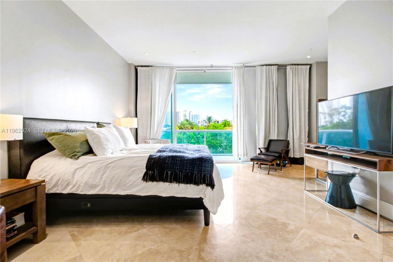 16500 Collins Ave , Unit TH-9, Sunny Isles Beach, FL 33160 Photo