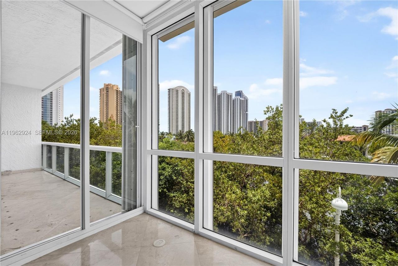 16500 Collins Ave, Unit TH-9, Sunny Isles Beach, FL 33160 Photo